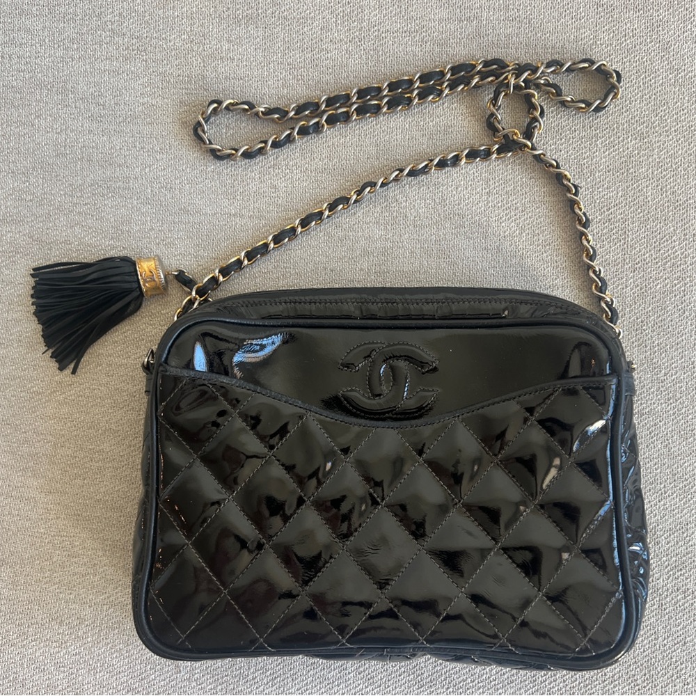 Chanel Vintage | Black Patent Crossbody Gold Chain